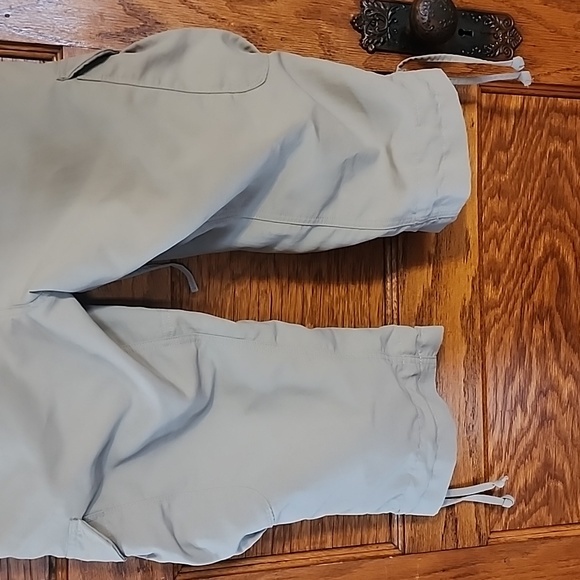 The north‎ face Capris - Picture 5 of 8